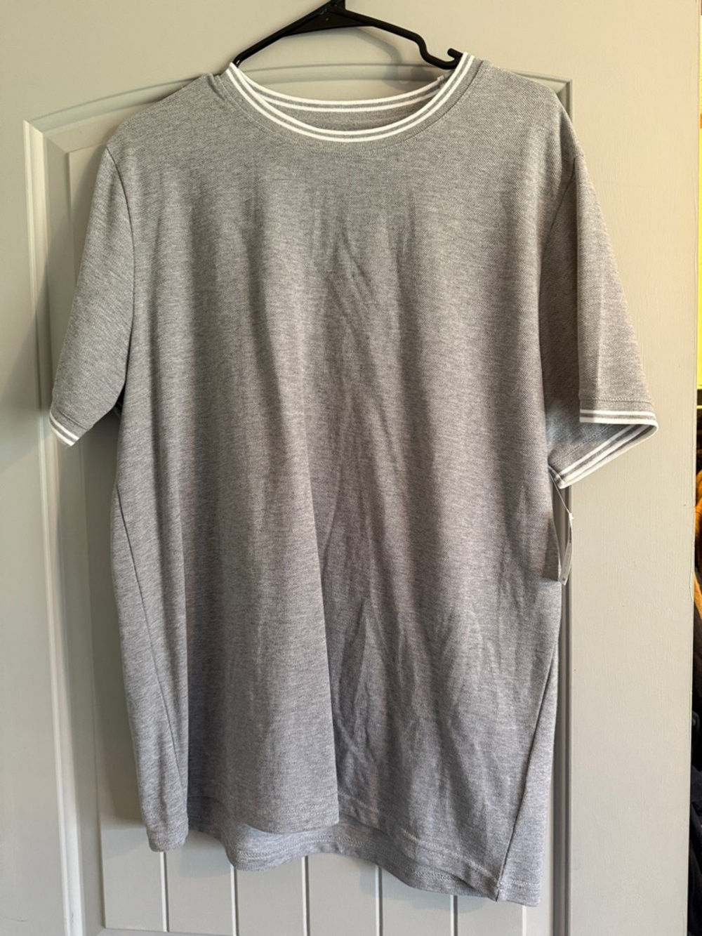 Old Navy Grey Short Sleeve Crewneck T-Shirt with White Trim